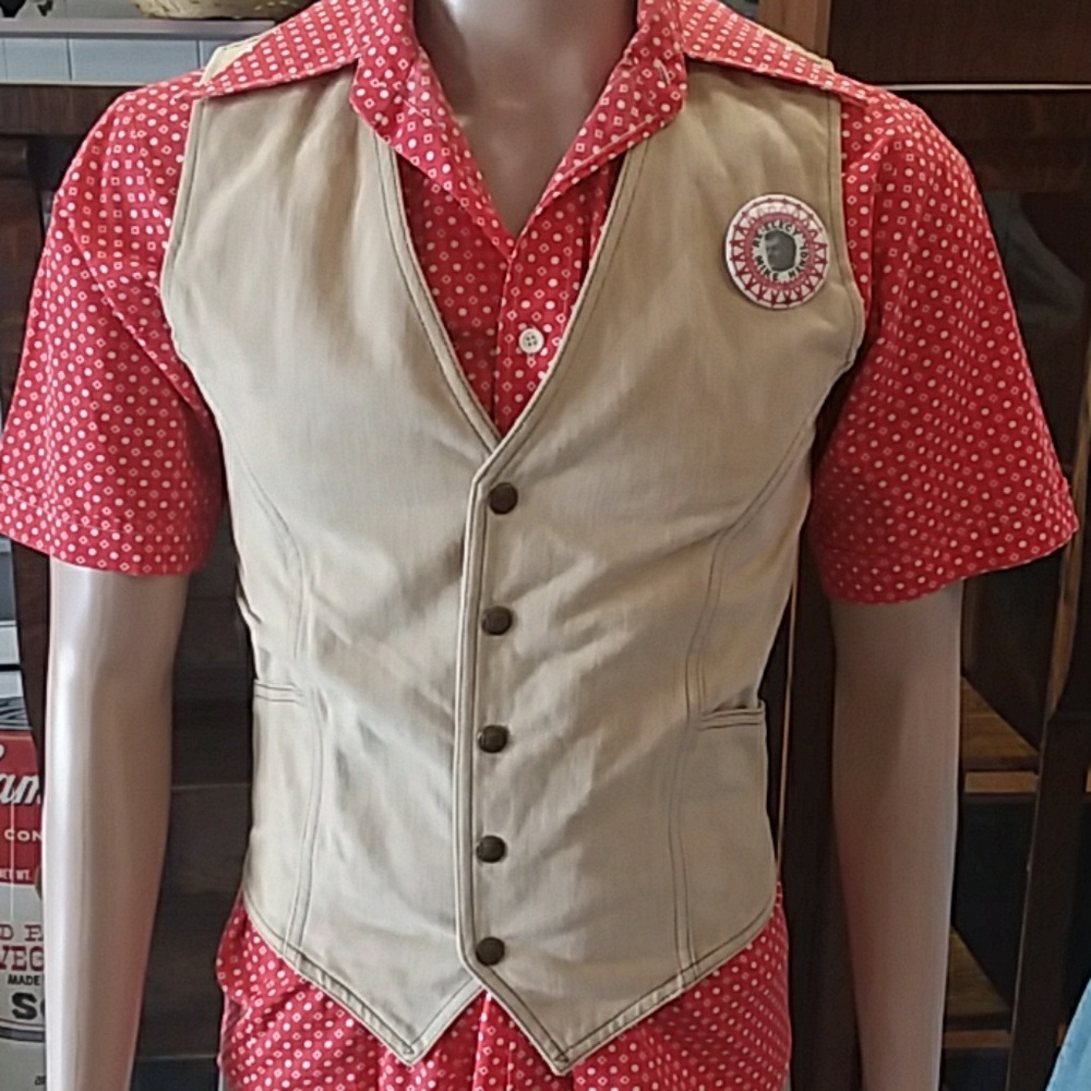VTG LEE Beige Button Up Vest